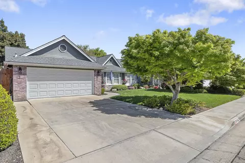 5746 W Crowley Ave, Visalia, CA 93291