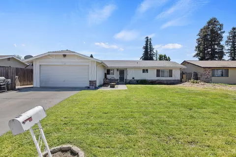 1135 E Feemster Ave, Visalia, CA 93292