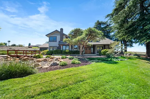 206 High Sierra Dr, Exeter, CA 93221