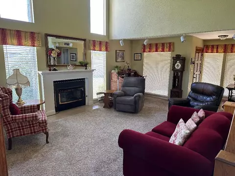1926 E Harold Ave, Visalia, CA 93292 photo 3