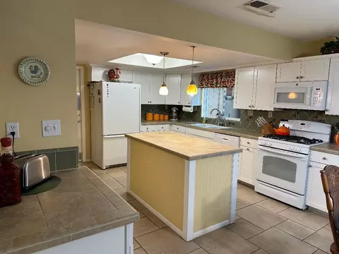 1926 E Harold Ave, Visalia, CA 93292 photo 9