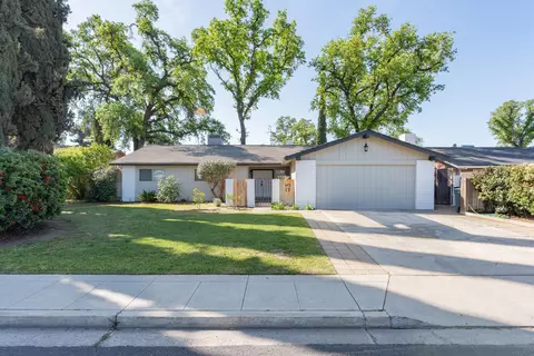 1017 W Walnut Ave, Visalia, CA 93277