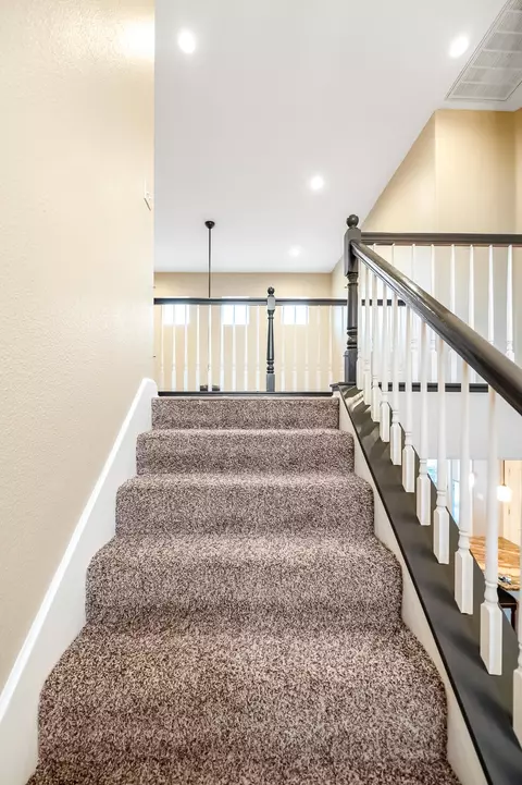 Entry Way - 1543 E Beech Dr, Visalia, CA 93292 photo 12 of 16