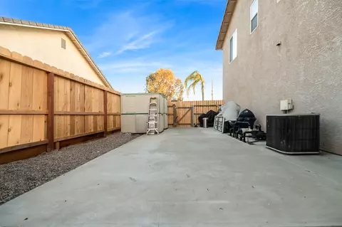 Exterior - 1543 E Beech Dr, Visalia, CA 93292 photo 14 of 34