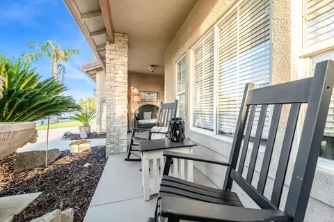 Exterior - 1543 E Beech Dr, Visalia, CA 93292 photo 4 of 34