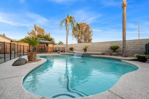Exterior - 1543 E Beech Dr, Visalia, CA 93292 photo 7 of 34