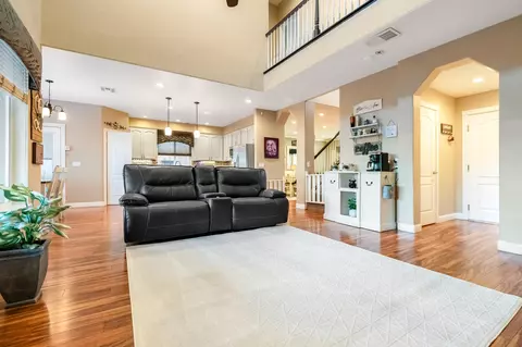 Entry Way - 1543 E Beech Dr, Visalia, CA 93292 photo 7 of 16