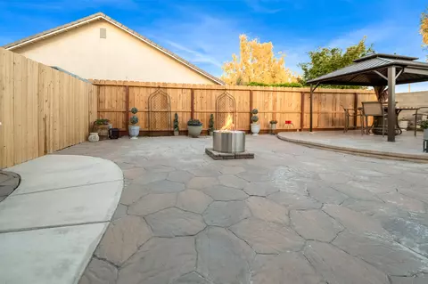Exterior - 1543 E Beech Dr, Visalia, CA 93292 photo 11 of 34