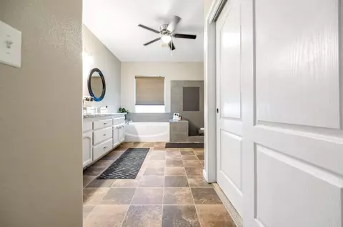 Entry Way - 1543 E Beech Dr, Visalia, CA 93292 photo 14 of 16