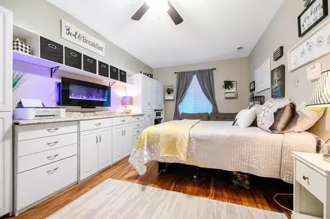 Bedroom - 1543 E Beech Dr, Visalia, CA 93292 photo 4 of 11