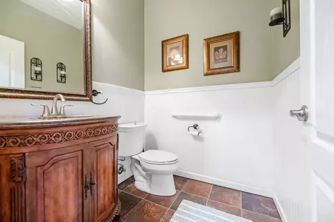 Bath - 1543 E Beech Dr, Visalia, CA 93292 photo 1 of 12
