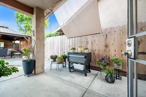 Exterior - 1543 E Beech Dr, Visalia, CA 93292 photo 5 of 34