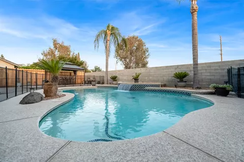 Exterior - 1543 E Beech Dr, Visalia, CA 93292 photo 6 of 34