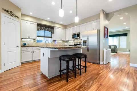 Kitchen - 1543 E Beech Dr, Visalia, CA 93292 photo 2 of 9