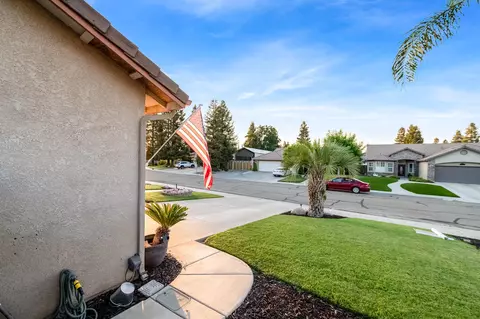Exterior - 1543 E Beech Dr, Visalia, CA 93292 photo 13 of 34