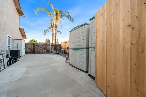 Exterior - 1543 E Beech Dr, Visalia, CA 93292 photo 12 of 34
