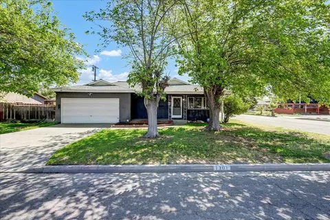 1301 N Alta Way, Hanford, CA 93230