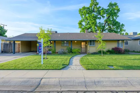 2406 W Pecan Ct, Visalia, CA 93277