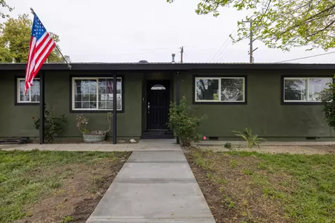 914 W Dove Ct, Visalia, CA 93291