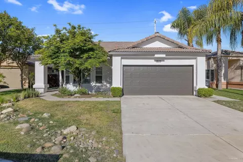 1829 N Auburn Ct, Visalia, CA 93292