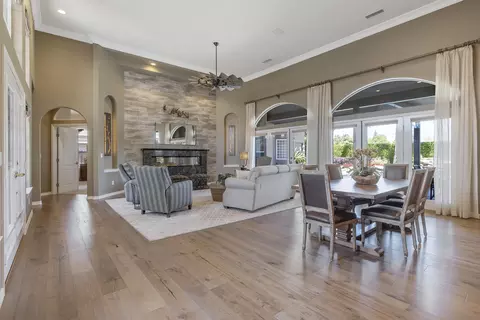 Dining - 2728 E Harter Ct, Visalia, CA 93292 photo 1 of 5