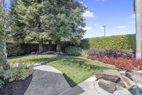 Exterior - 2728 E Harter Ct, Visalia, CA 93292 photo 12 of 27