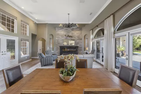 Dining - 2728 E Harter Ct, Visalia, CA 93292 photo 3 of 5