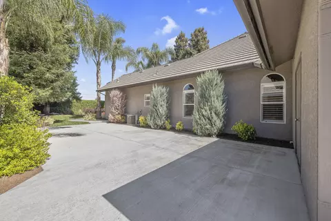 Exterior - 2728 E Harter Ct, Visalia, CA 93292 photo 16 of 27