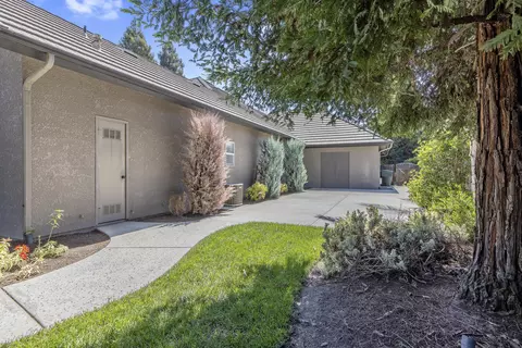 Exterior - 2728 E Harter Ct, Visalia, CA 93292 photo 14 of 27