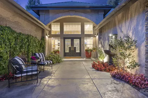 Exterior - 2728 E Harter Ct, Visalia, CA 93292 photo 5 of 27