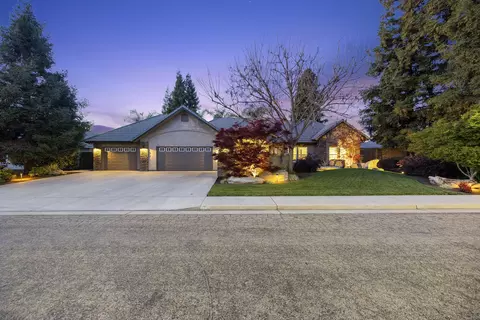 Exterior - 2728 E Harter Ct, Visalia, CA 93292 photo 3 of 27