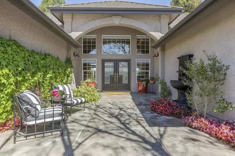 Exterior - 2728 E Harter Ct, Visalia, CA 93292 photo 4 of 27