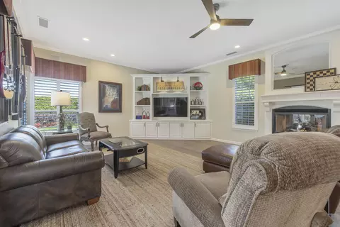 Living - 2728 E Harter Ct, Visalia, CA 93292 photo 5 of 10