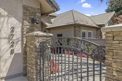 Exterior - 2728 E Harter Ct, Visalia, CA 93292 photo 2 of 27