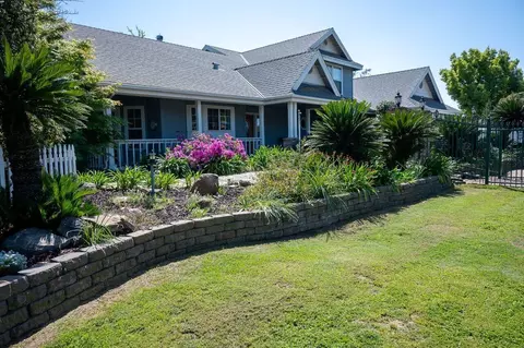 429 N Lovers Ln, Visalia, CA 93292