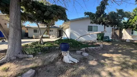104 E Warren St, Taft, CA 93268 photo 2