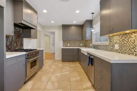 Kitchen - 1703 W Laurel Ave, Visalia, CA 93277 photo 2 of 4
