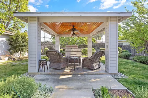 Exterior - 1703 W Laurel Ave, Visalia, CA 93277 photo 13 of 21