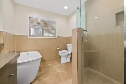 Bath - 1703 W Laurel Ave, Visalia, CA 93277 photo 3 of 6
