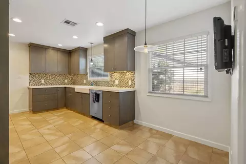 Kitchen - 1703 W Laurel Ave, Visalia, CA 93277 photo 4 of 4