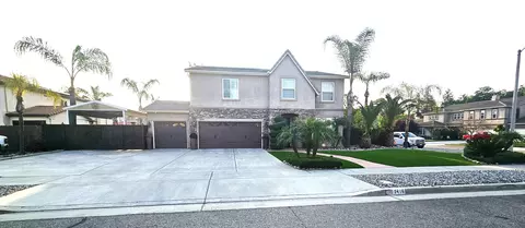2416 N Oak Grove Ct, Visalia, CA 93291