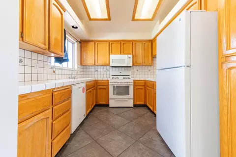 211 Riviera Dr, Lemoore, CA 93245 photo 2