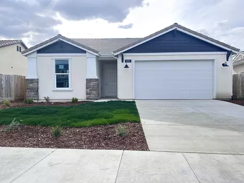 2211 S Edison St, Visalia, CA 93292