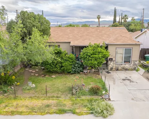 216 E Mariposa St, Avenal, CA 93204