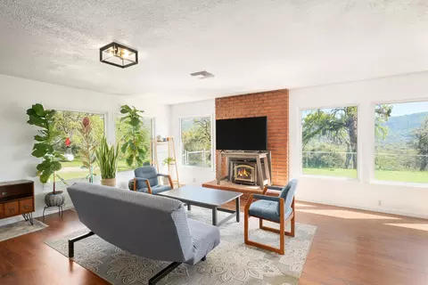 Living - 40988 Millwood Rd, Dunlap, CA 93621 photo 2 of 4