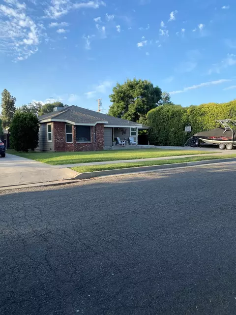 1186 E Sequoia Ave, Tulare, CA 93274