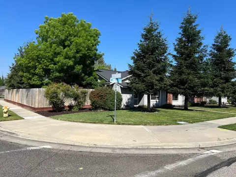 1201 N Laspina St, Tulare, CA 93274