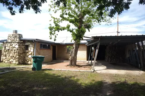 209 E Monterey St, Avenal, CA 93204