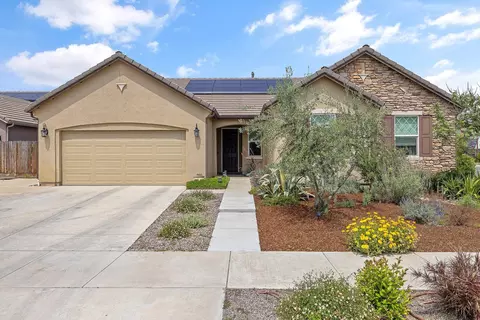 6306 W Sweet Ct, Visalia, CA 93291