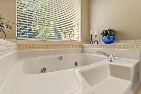Bath - 2441 E Princeton Ave, Visalia, CA 93292 photo 5 of 6